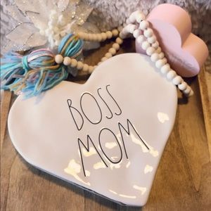 Rae Dunn “Boss mom” Heart stand
